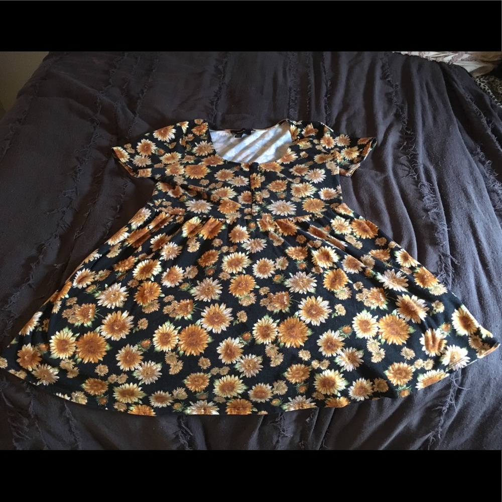 Forever 21 Plus Short Sleeve Floral Skater Dress